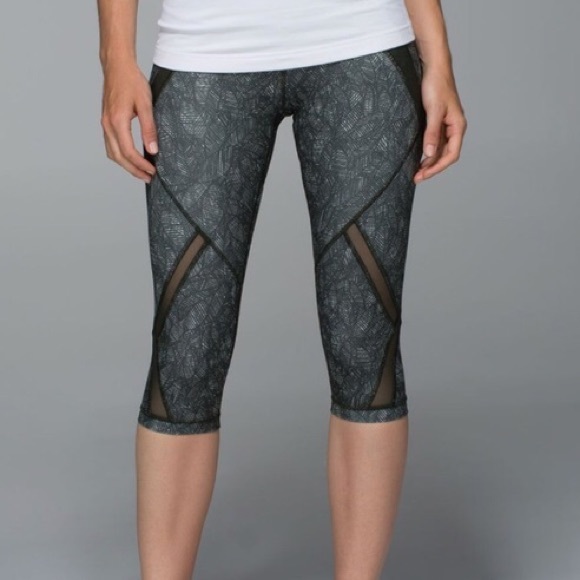 NWOT Lululemon breezy capri shorts - Picture 2 of 12